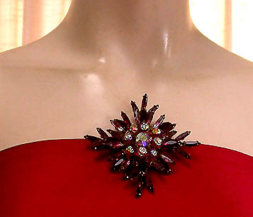 a beautiful vintage costume jewelry brooch unsigned