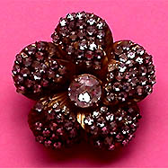 a beautiful vintage costume jewelry Brooch unsigned