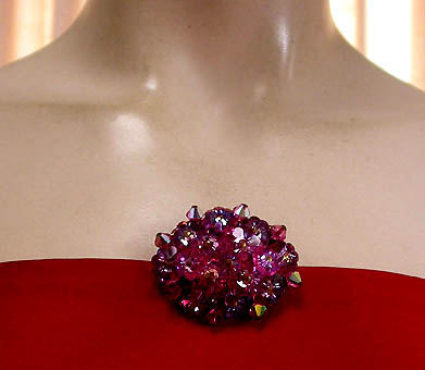 a beautiful vintage costume jewelry brooch unsigned