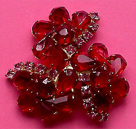 a beautiful vintage costume jewelry brooch unsigned
