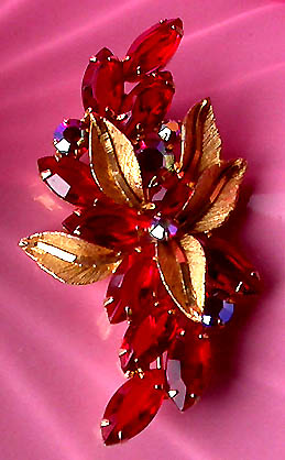 a beautiful vintage costume jewelry brooch unsigned