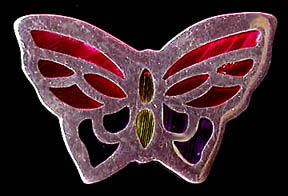 a beautiful vintage costume jewelry brooch unsigned