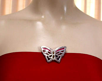 a beautiful vintage costume jewelry brooch unsigned