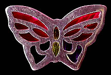 a beautiful vintage costume jewelry Brooch unsigned