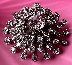 a beautiful vintage costume jewelry brooch unsigned