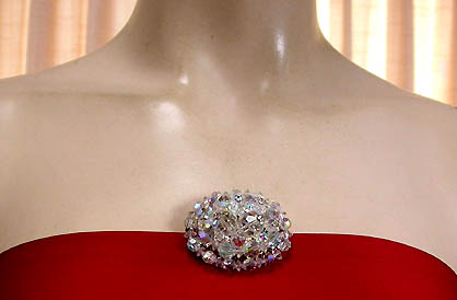 a beautiful vintage costume jewelry brooch unsigned