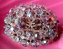 a beautiful vintage costume jewelry Brooch unsigned
