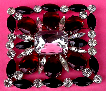 a beautiful vintage costume jewelry brooch unsigned