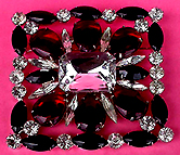 a beautiful vintage costume jewelry Brooch unsigned