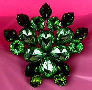 a beautiful vintage costume jewelry Brooch unsigned