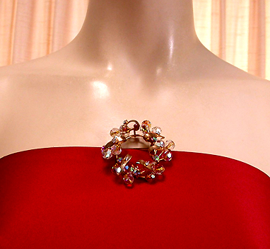 a beautiful vintage costume jewelry brooch unsigned