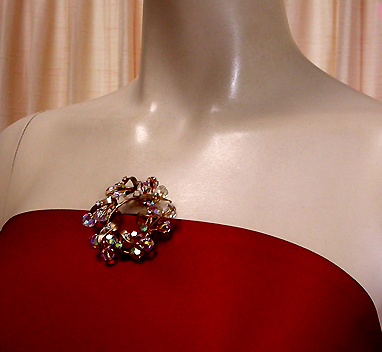 a beautiful vintage costume jewelry brooch unsigned