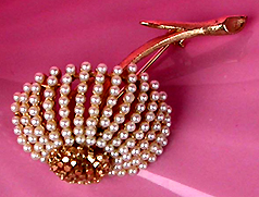 a beautiful vintage costume jewelry brooch unsigned