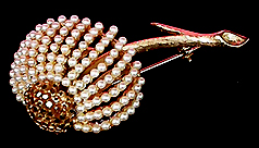a beautiful vintage costume jewelry brooch unsigned