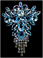 a beautiful vintage costume jewelry Brooch unsigned