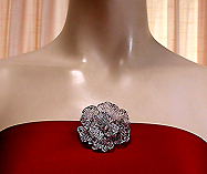a beautiful vintage costume jewelry Brooch unsigned