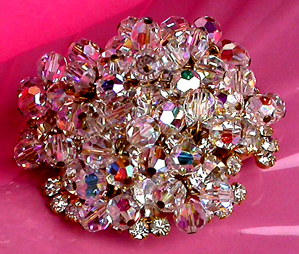 a beautiful vintage costume jewelry brooch unsigned