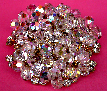 a beautiful vintage costume jewelry brooch unsigned