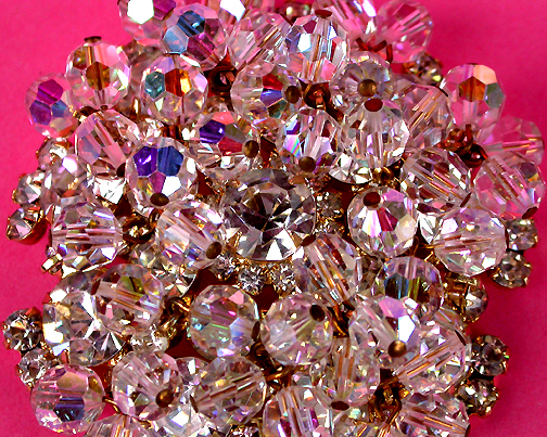a beautiful vintage costume jewelry brooch unsigned