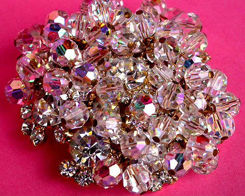 a beautiful vintage costume jewelry brooch unsigned