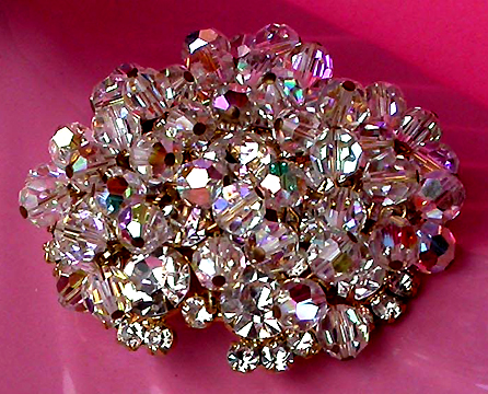 a beautiful vintage costume jewelry brooch unsigned