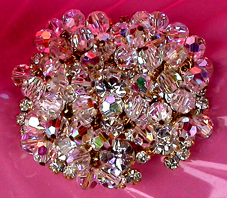 a beautiful vintage costume jewelry brooch unsigned