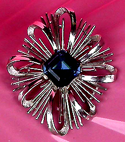 a beautiful vintage costume jewelry brooch unsigned