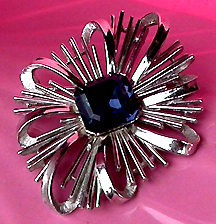 a beautiful vintage costume jewelry brooch unsigned