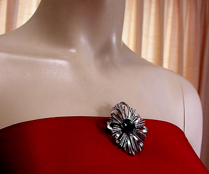 a beautiful vintage costume jewelry brooch unsigned