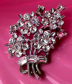 a beautiful vintage costume jewelry brooch unsigned