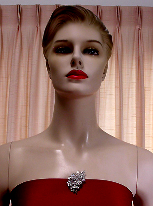 a beautiful vintage costume jewelry brooch unsigned