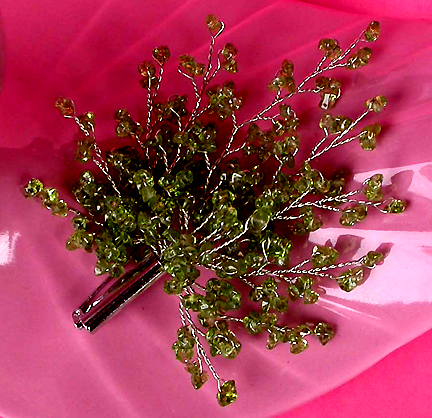 a beautiful vintage costume jewelry brooch unsigned