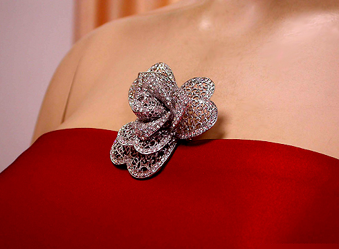 a beautiful vintage costume jewelry brooch unsigned