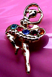 a beautiful vintage costume jewelry brooch unsigned