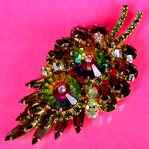 a beautiful vintage costume jewelry brooch unsigned
