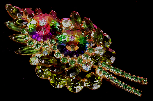 a beautiful vintage costume jewelry brooch unsigned