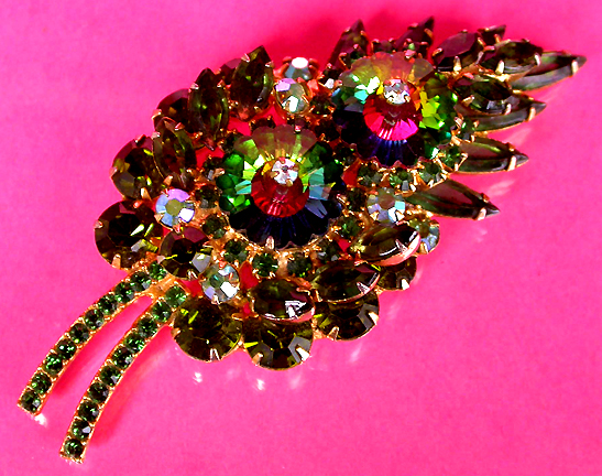 a beautiful vintage costume jewelry brooch unsigned