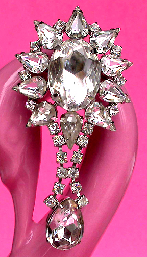 a beautiful vintage costume jewelry brooch unsigned