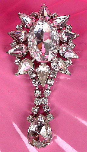 a beautiful vintage costume jewelry brooch unsigned