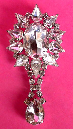 a beautiful vintage costume jewelry brooch unsigned
