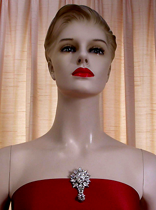 a beautiful vintage costume jewelry brooch unsigned