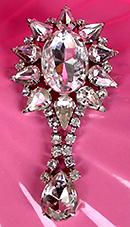 a beautiful vintage costume jewelry Brooch unsigned