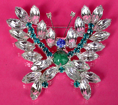 a beautiful vintage costume jewelry brooch unsigned