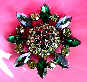 a beautiful vintage costume jewelry brooch unsigned