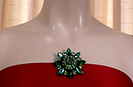 a beautiful vintage costume jewelry Brooch unsigned