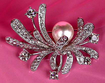 a beautiful vintage costume jewelry brooch unsigned