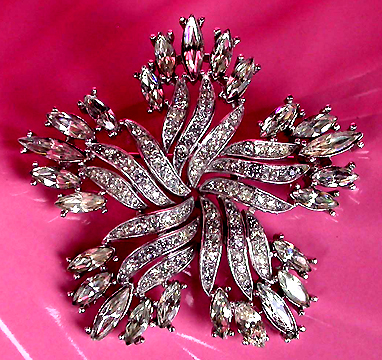 a beautiful vintage costume jewelry brooch unsigned