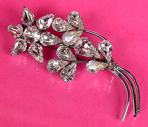 a beautiful vintage costume jewelry brooch unsigned
