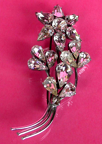 a beautiful vintage costume jewelry brooch unsigned