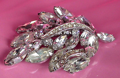 a beautiful vintage costume jewelry brooch unsigned